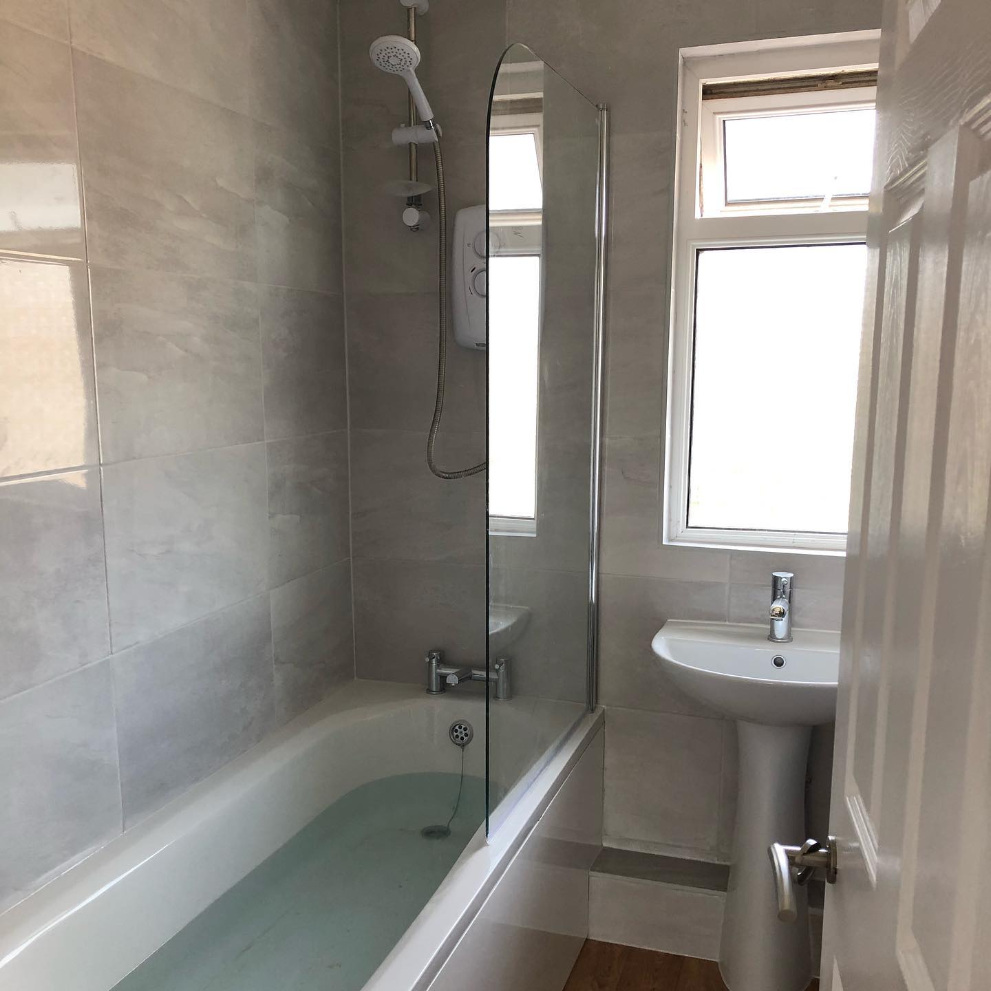 Bathroom Installation (Grey Gloss) Wolvercote, Oxford